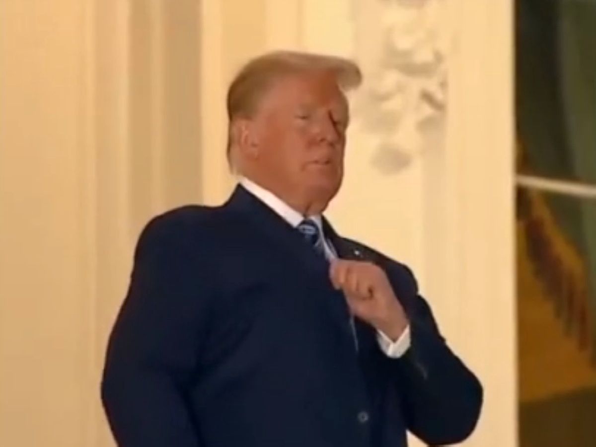 Nie był w stanie tego ukryć. Donald Trump wciąż ma problemy z oddychaniem. Wideo