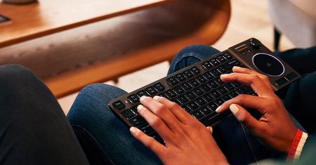 Niebanalna klawiatura kanapowa - Corsair K83 Wireless