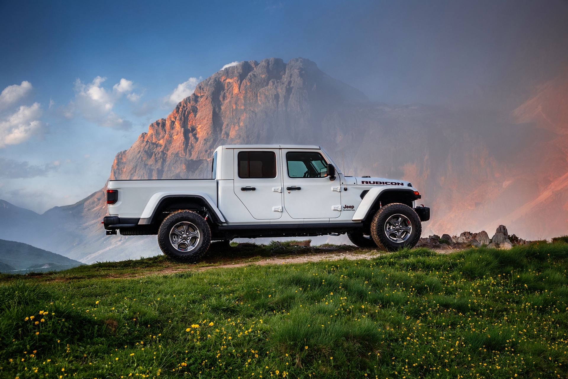 Tylko z wyglądu Jeep Gladiator pasuje do segmentu pick-upów w europie. Reszta całkowicie wychodzi poza schemat.