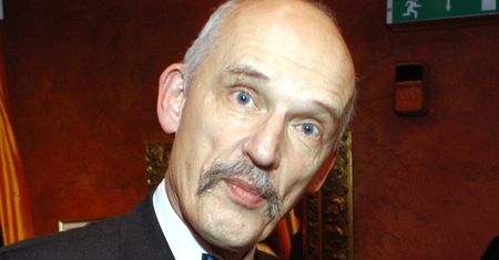 Janusz Korwin-Mikke jest zadłużony w ZUS, a i tak dostaje dwie emerytury. Uzbierała się niezła sumka