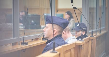 Byli policjanci na ławie oskarżonych. "Byli wyróżniani i nagradzani"