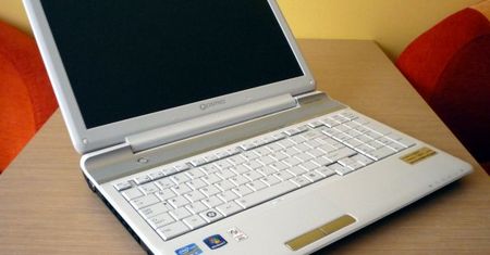 Toshiba Qosmio F750 3D - czarny koń czy czarna owca? [test]