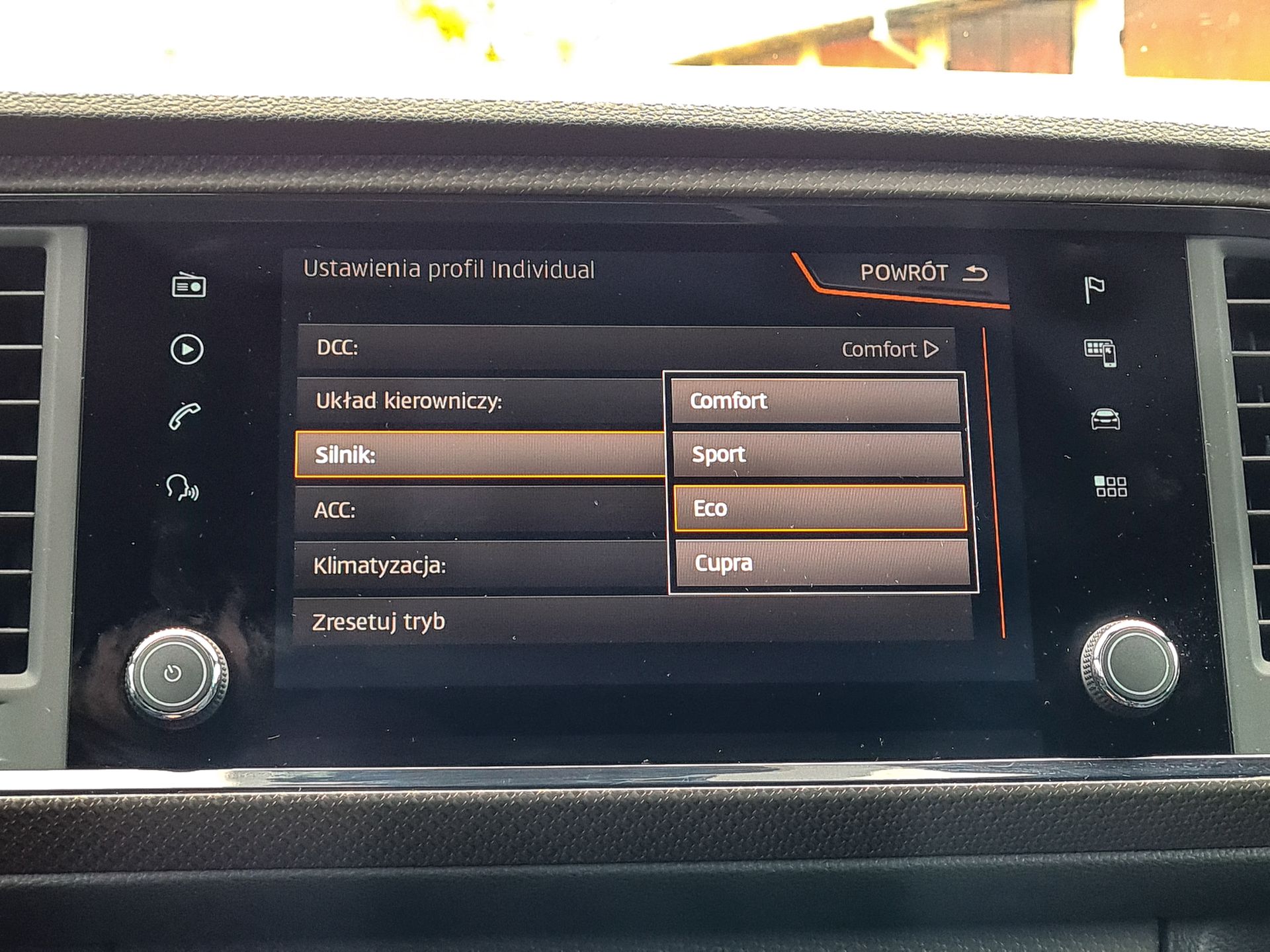 Cupra Ateca Limited Edition: Kamera 360 stopni z 3D, monitor jazdy i profile 14