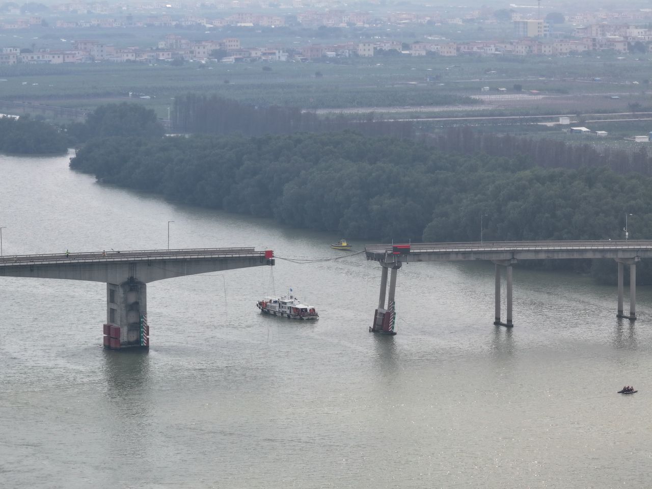 Disaster in Guangzhou. A ship rammed into the bridge.