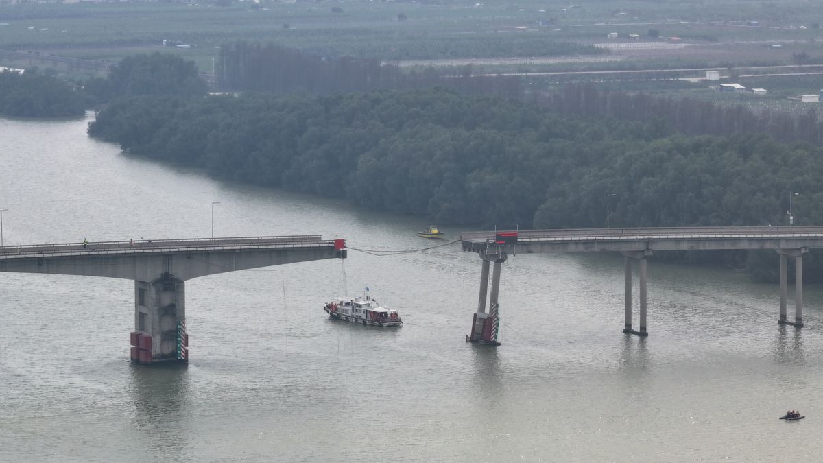 Katastrofa w Guangzhou. Statek staranował most