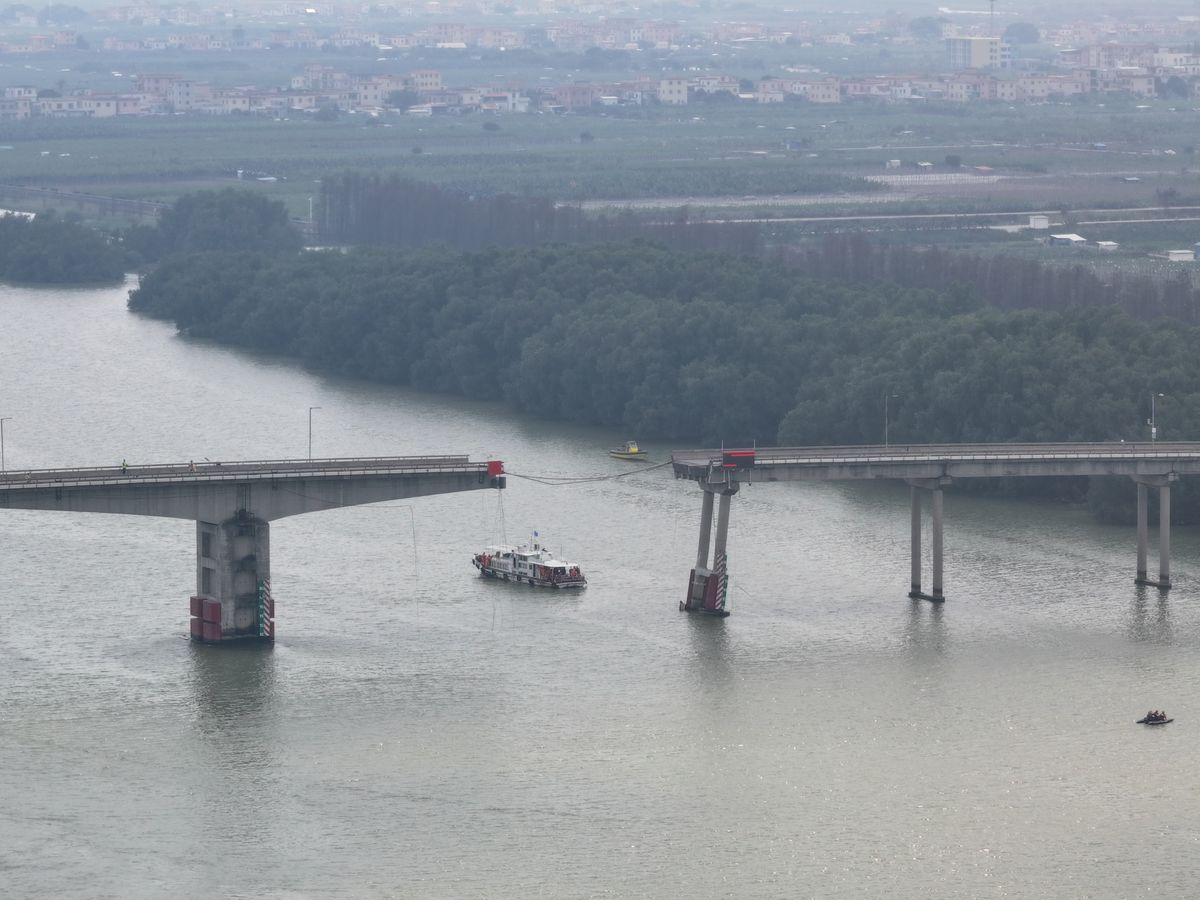 Katastrofa w Guangzhou. Statek staranował most