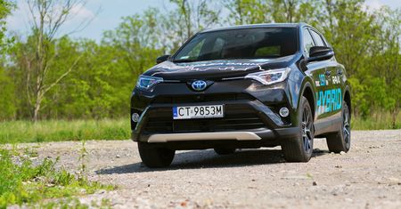 Toyota RAV4 2.5 Hybrid 4x4 Prestige - test [wideo]