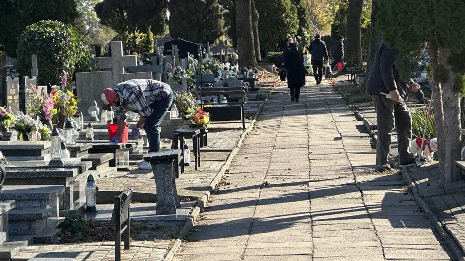 Przygotowania do Wszystkich Świętych w Wieluniu