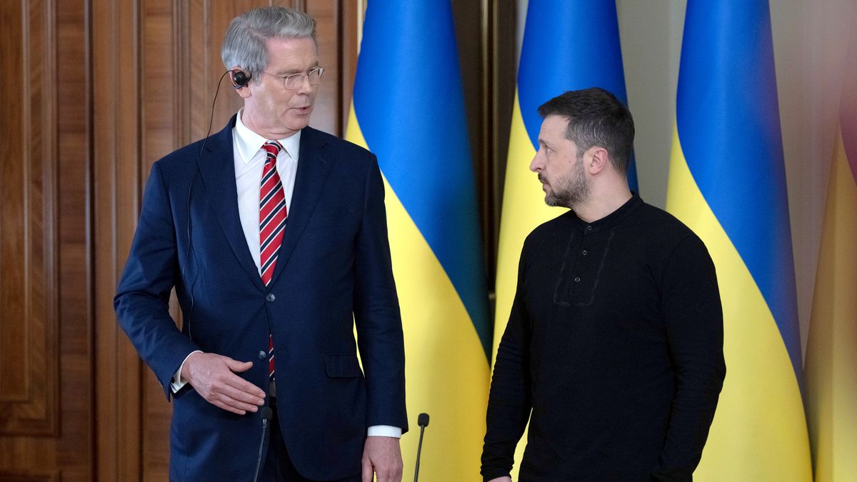 Na zdjęciu sekretarz skarbu Scott Bessent i prezydent Wołodymyr Zełenski