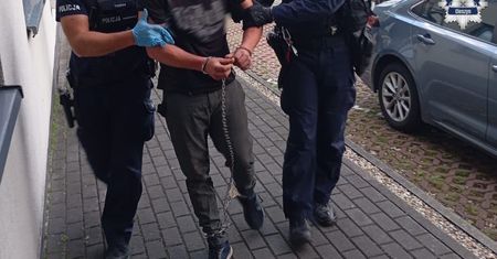 Atak młotkiem na policjanta w Brennej. Zatrzymano agresywnego 21-latka