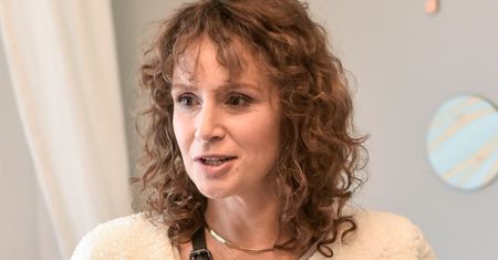 Monika Mrozowska reaguje na niewybredne komentarze: "Czytam, że mam "każde dziecko z innym". Moje córki mają tego samego ojca, HALO!"