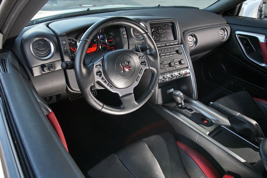 Nissan GT-R (źródło: Auto Motor und Sport)