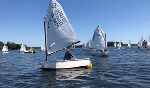 Siewierz. Upał, woda i kilkudziesięciu małych żeglarzy. Wygrana nie jest tu jednak najważniejsza