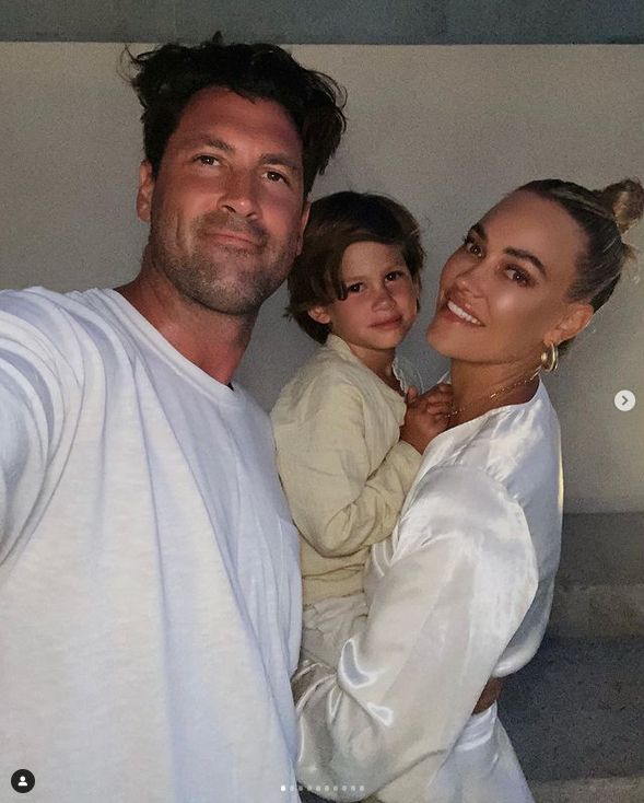 Maksim Chmerkovskiy z żoną Petą Murgatroyd i synkiem