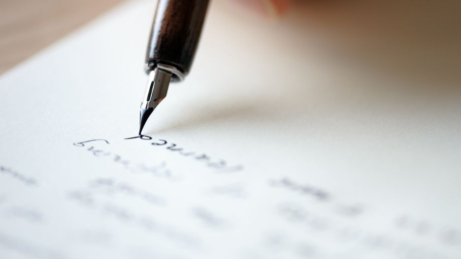 Pod podłogą remontowanej kamienicy znaleziono list z lat 70.