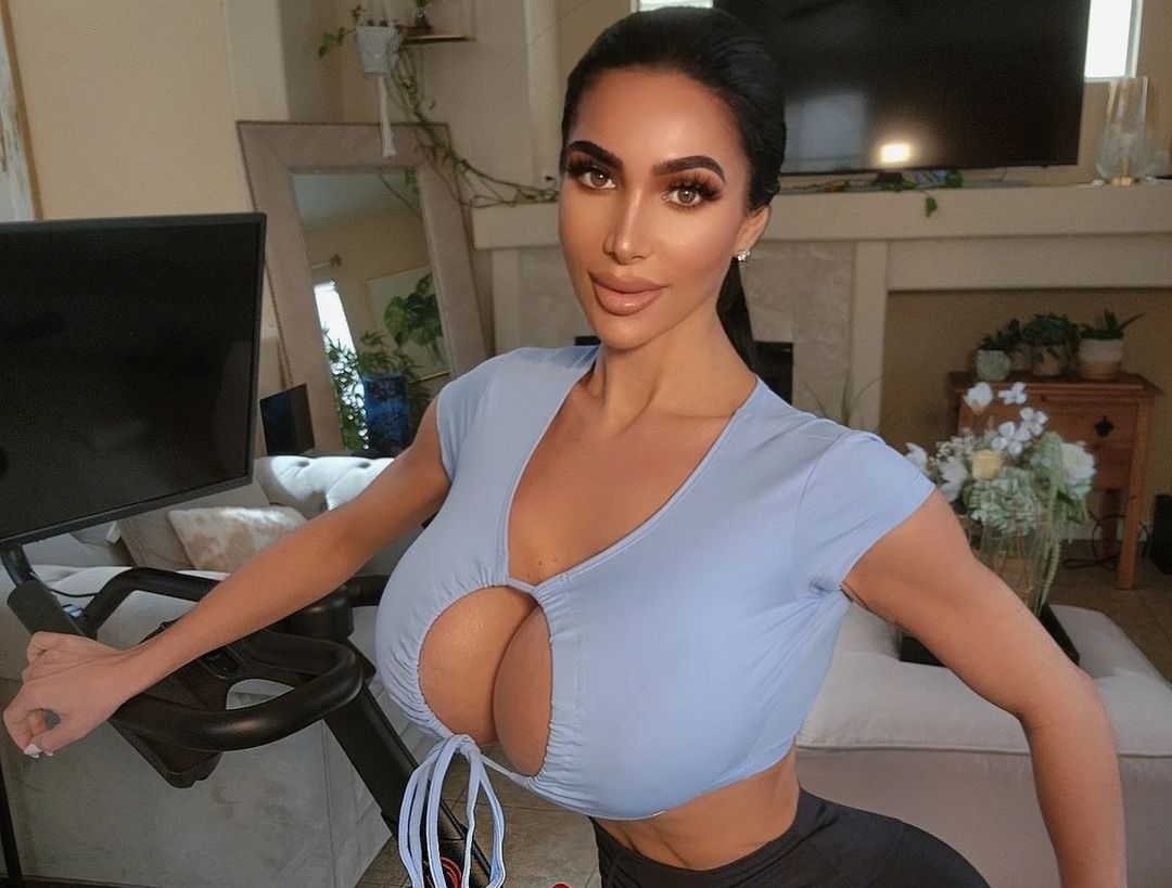 Kobieta wydaje spore pieniądze, by upodobnić się do Kim Kardashian