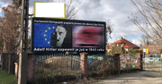 Hitler na tle flagi UE, obok martwy płód. Prokuratura: nie widać znamion czynu zabronionego