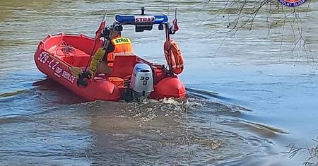 W nocy imprezowali nad rzeką. Wciąż poszukują 22-latka, który wszedł do Odry