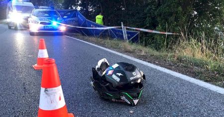Koszmarny wypadek. Młody motocyklista wjechał w drzewo
