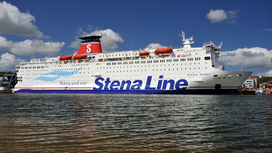 Prom Stena Spirit vs suwnica Ba?tyckiego Terminalu Kontenerowego
17.05.2012 Gdynia Wyplywajacy w rejs do Karlskrony w Szwecji prom Stena Spirit prawdopodobnie w wyniku silnego podmuchu wiatru uderzyl w wysuniete ramie suwnicy Baltyckiego Terminalu Kontenerowego w wyniku czego ta przewrocila sie na stojace obok kontenery raniac 3 osoby 
Fot. Wojciech Strozyk/REPORTER
Wojciech Strozyk/REPORTER