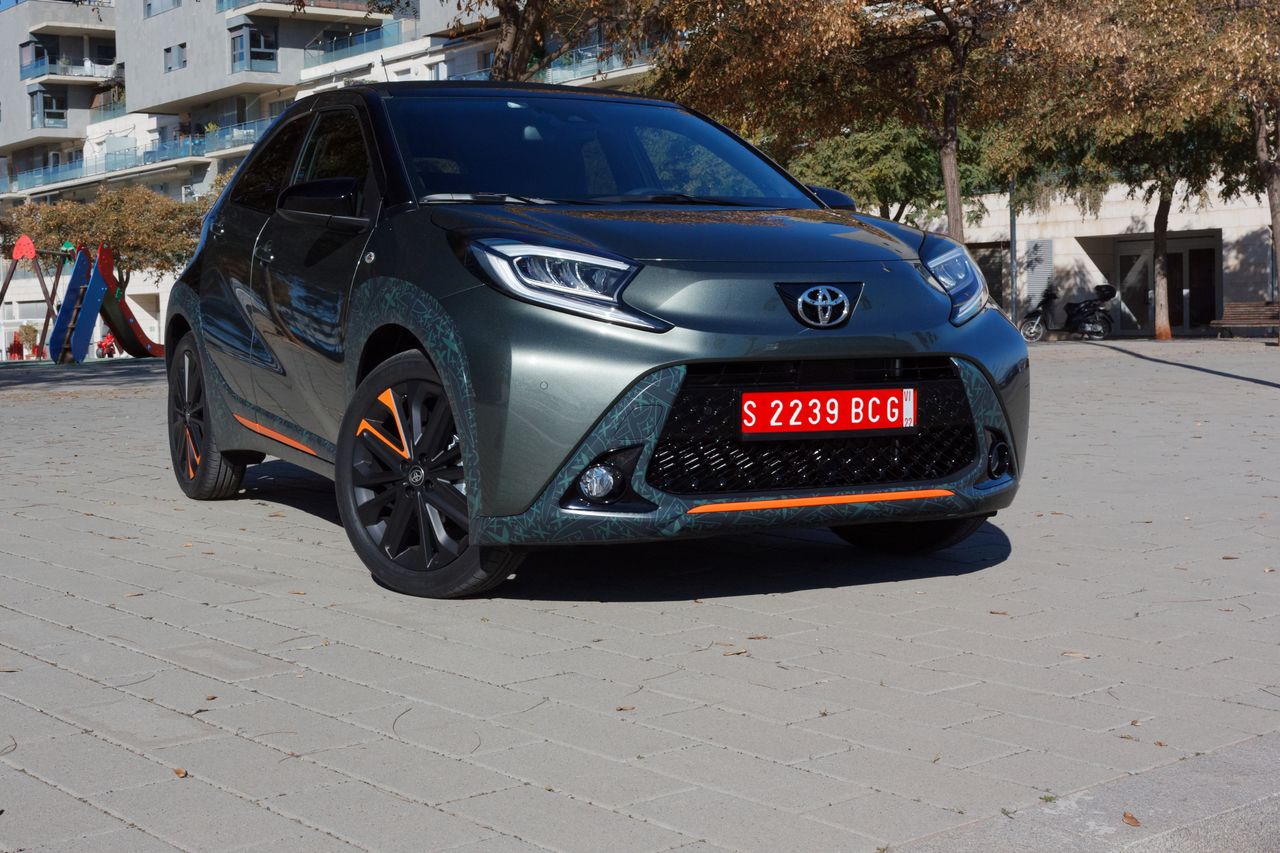 Pierwsza jazda: Toyota Aygo X – mały samochód uzbroił się po zęby