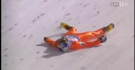 Pierwsza zadra. 29 listopada 2003 r. Thomas Morgenstern upadł w Kuusamo