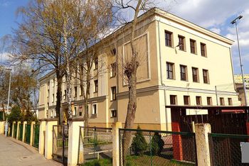 Toruń. Szkoła przy Bema ma zmienić się w poradnię. Rozpoczęto przygotowania pod przebudowę budynku