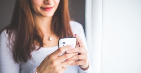 Kędzierzyn-Koźle. Kliknęła w link z SMS-a. Straciła 10 tys. zł. Uwaga na oszustwo