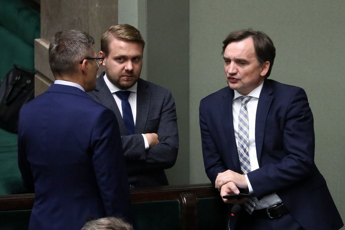 Suwerenna Polska jest za projektem, dającym prawo do swobodnego obrotu gotówką - zapowiedzieli politycy