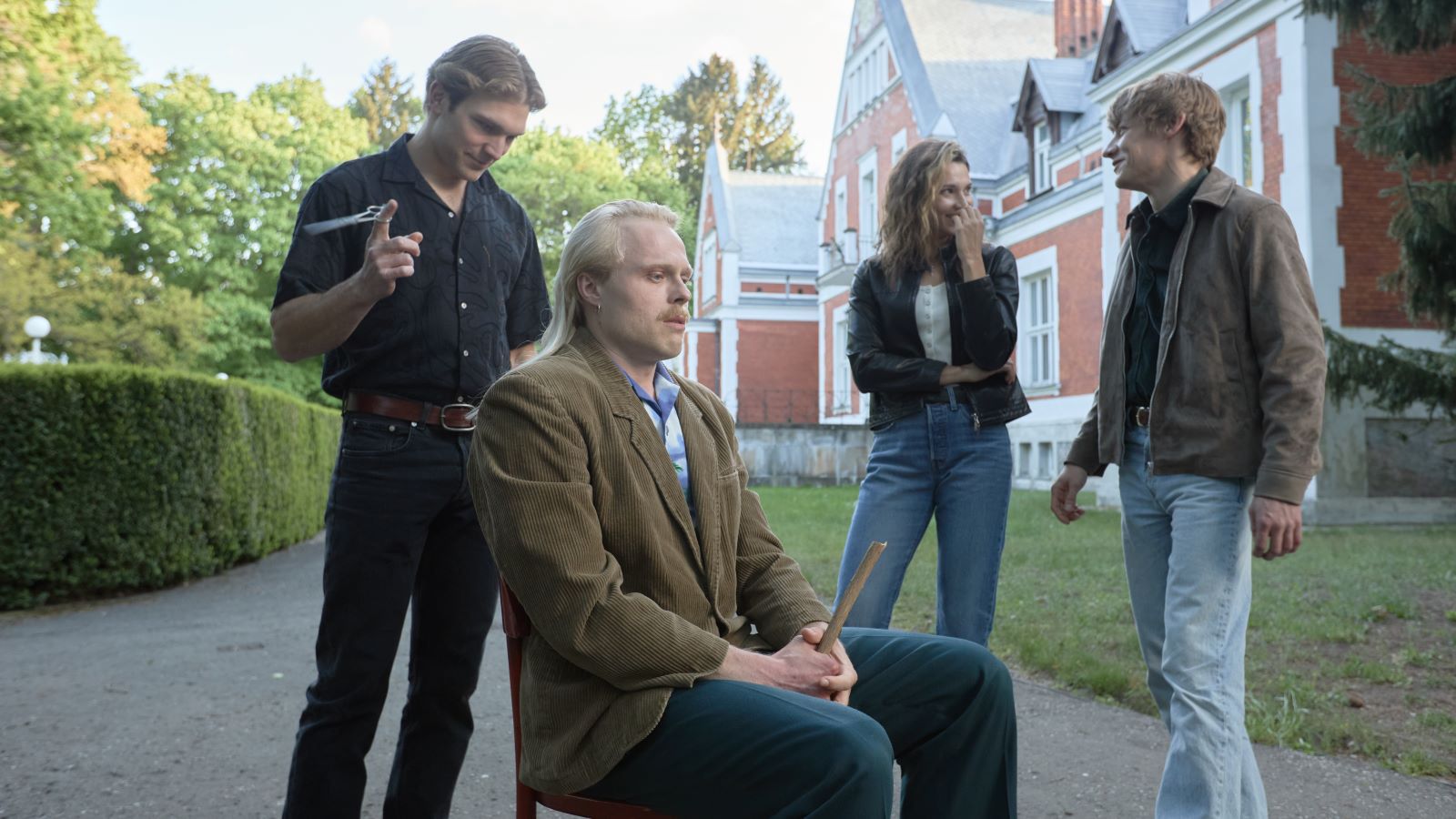 Zdjęcia z serialu "Wojna zastępcza"