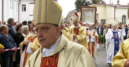 Białoruś. Abp Tadeusz Kondrusiewicz wrócił do kraju. Odprawi pasterkę