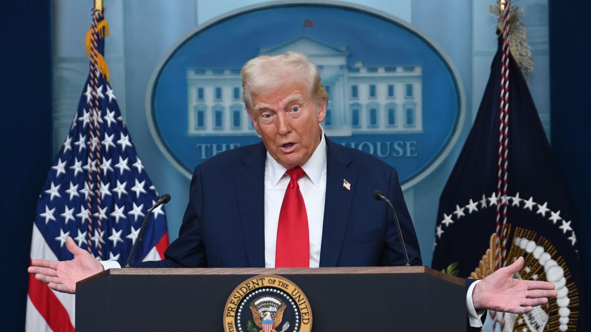 WASHINGTON, DC - JANUARY 30: U.S. President Donald Trump speaks about the mid-air crash between American Airlines and a military helicopter, at the White House on January 30, 2025 in Washington, DC. (Photo by Chen Mengtong/China News Service/VCG via Getty Images)