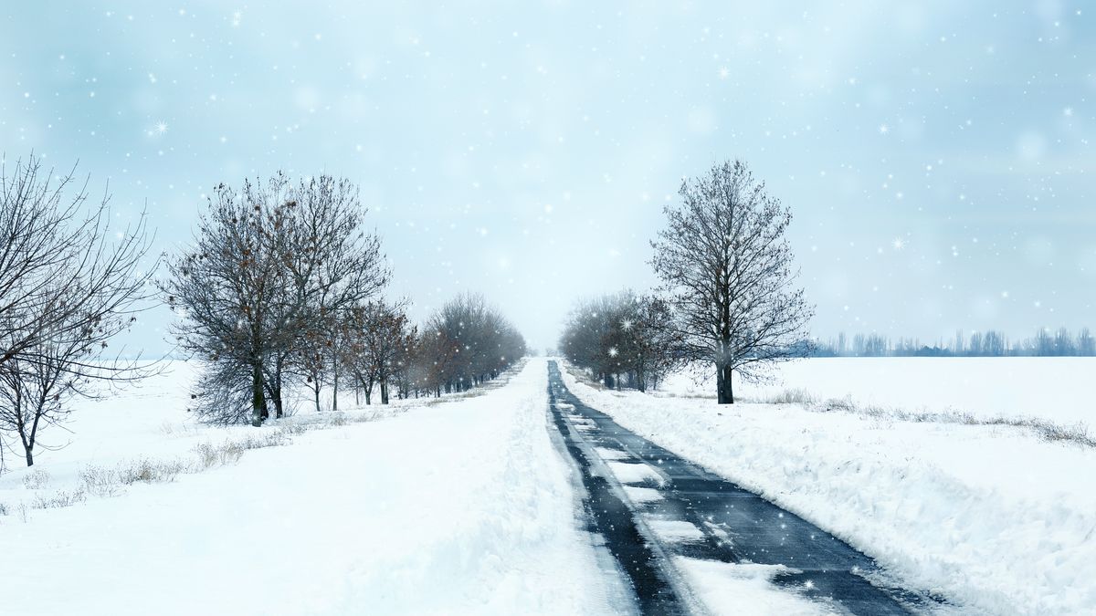 Jechał ciągnikiem, gdy nagle to zobaczył. W rowie leżał martwy mężczyzna