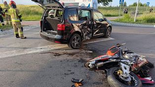 Pomorskie. Wypadek w Nieżywięciu. Dwie osoby w szpitalu po zderzeniu z osobówką