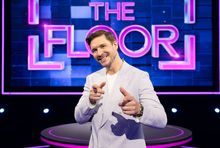 Mikołaj Roznerski prowadzący "The Floor" 
