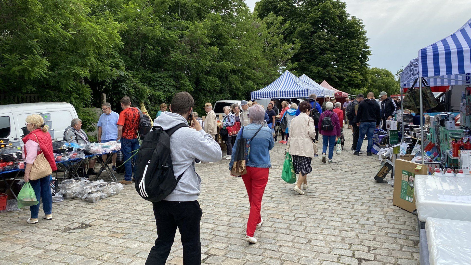Niedziela na Dworcu Świebodzkim