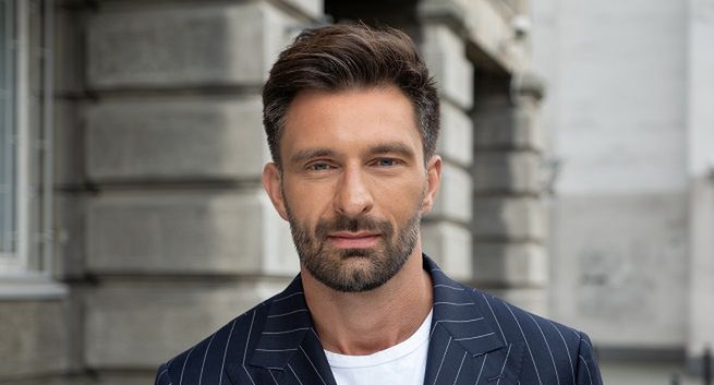 Ilu widzów ogląda program Mateusza Hładkiego w TVN7?