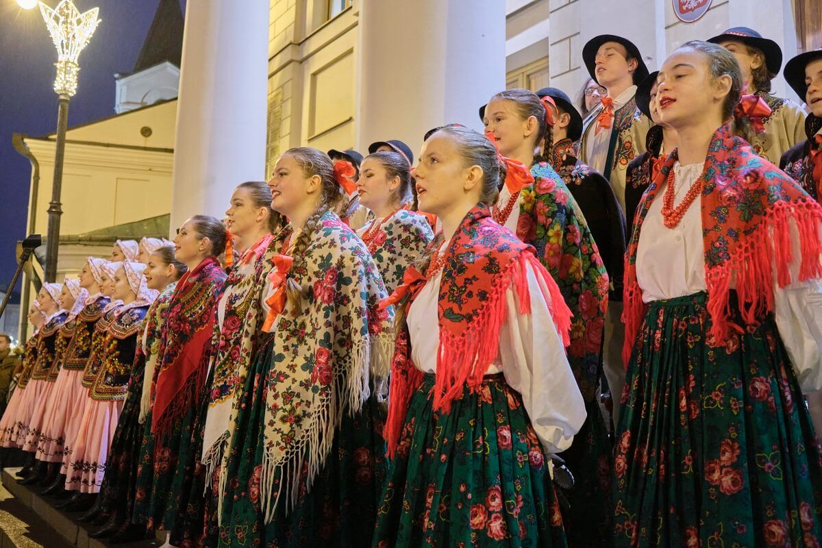Zespół na schodach Ratusza