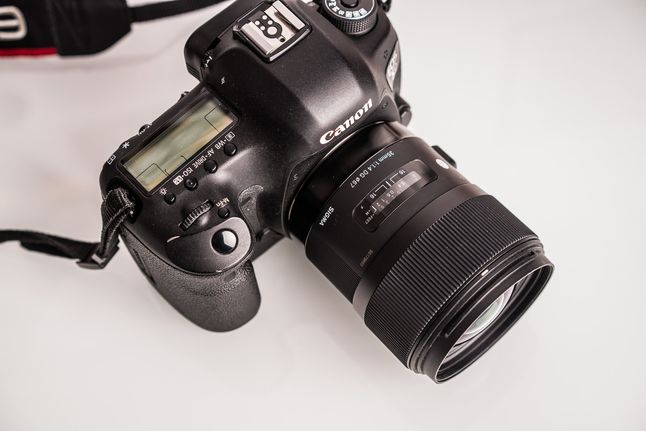 Canon EOS 5D Mark III z obiektywem Sigma 35 mm f/1.4 ART DG HSM