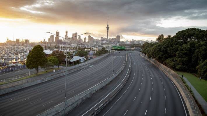 Puste ulice Auckland podczas lockdownu