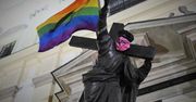 Warszawa. Specjalna modlitwa w kościele. Chodzi o tęczową flagę