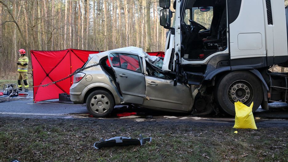 Gołuchów. Śmiertelny wypadek. Auto zderzyło się z ciężarówką