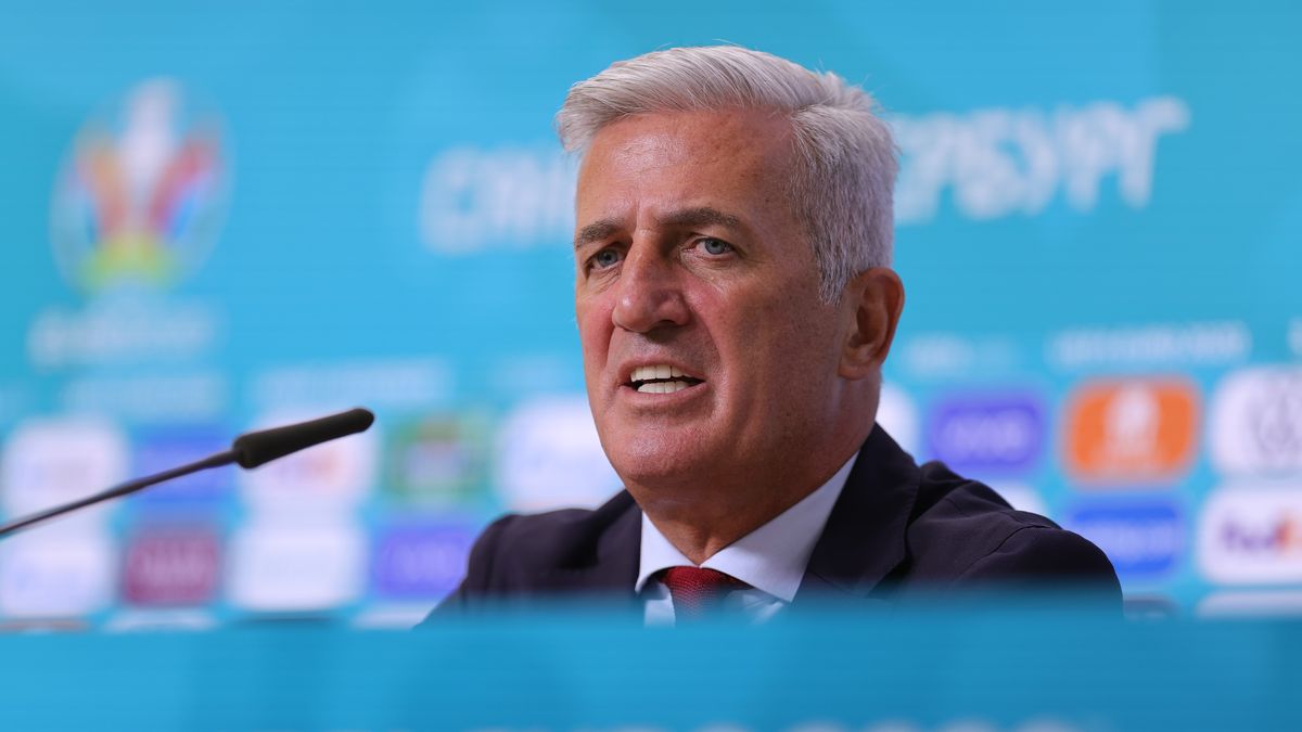 SAINT PETERSBURG, RUSSIA - JULY 02: In this handout picture provided by UEFA, Vladimir Petkovic, Head Coach of Switzerland speaks to the media during the Switzerland Press Conference after the UEFA Euro 2020 Championship Quarter-final match between Switzerland and Spain at Saint Petersburg Stadium on July 02, 2021 in Saint Petersburg, Russia. (Photo by UEFA/UEFA via Getty Images)
