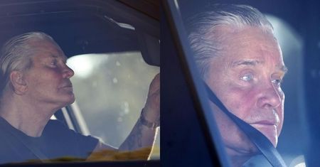 Zmizerniały Ozzy Osbourne przegląda się w samochodowym lusterku, oczekując na powrót żony z zakupów (ZDJĘCIA)