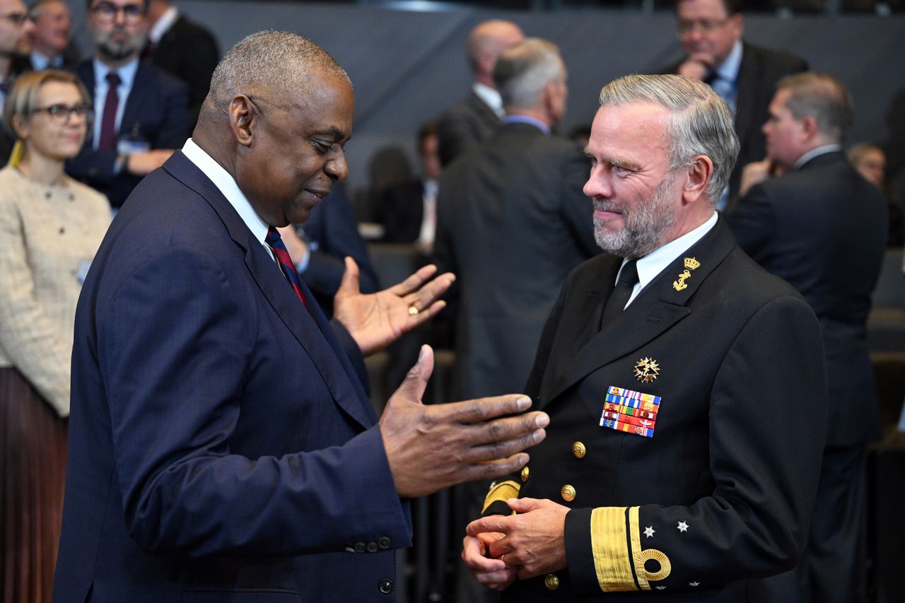 Secretary of Defense Lloyd Austin (on the left) and Gen. Rob Bauer, Chairman of the NATO Military Committee (on the right)