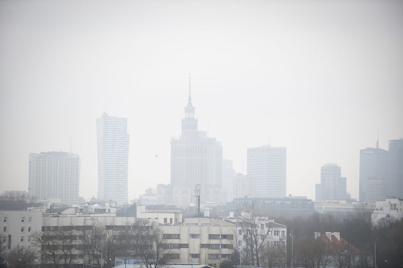 Warszawa. Smog w stolicy. W środę obowiązuje alert żółty