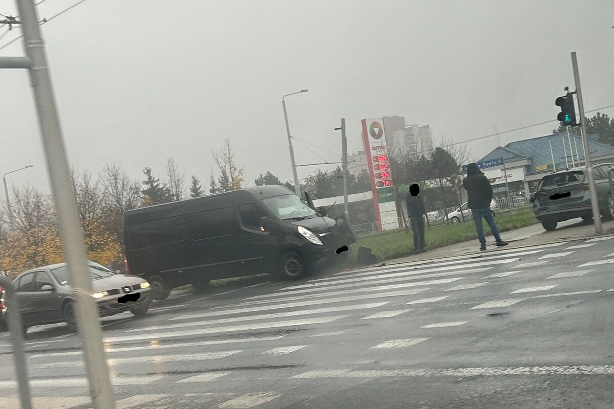 Zderzenie opla ze skodą na ul. Jana Pawła II w Lublinie