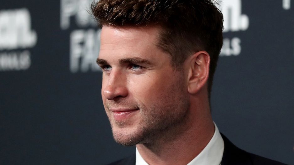 Liam Hemsworth pierwszy raz pokazał się w stroju Geralta z Rivii