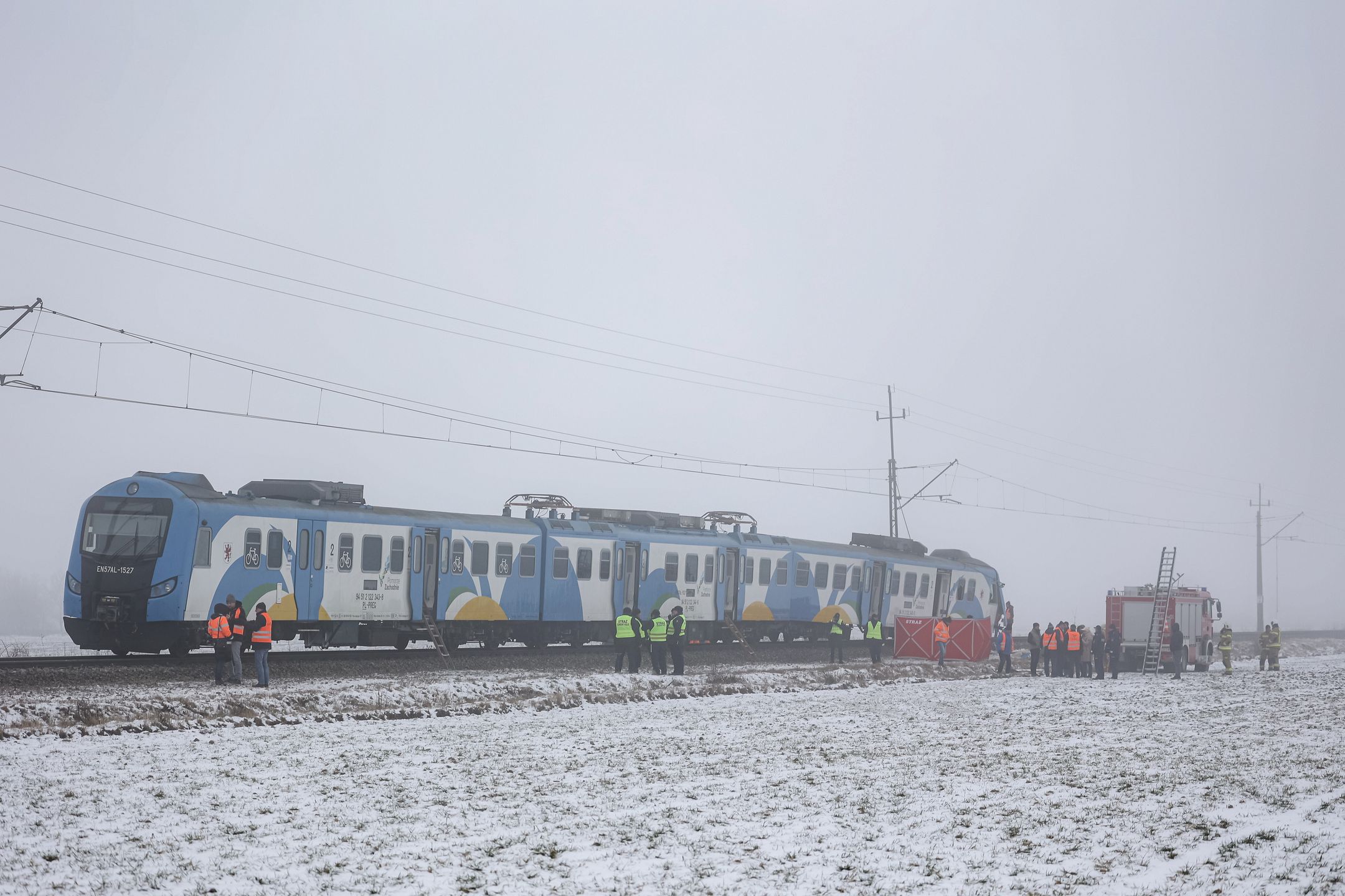 Zderzenie ciężarówki z pociągiem relacji  Kołobrzeg-Poznań na przejeździe kolejowym w Budzyniu