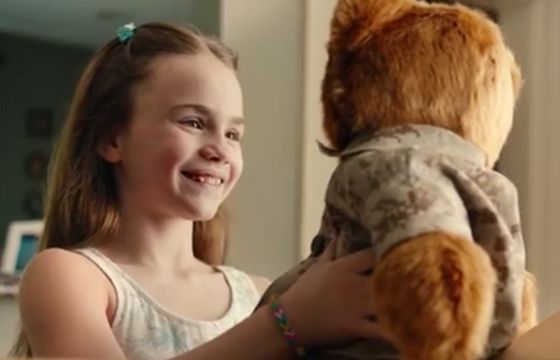 Miś od żołnierza dla córki w reklamie Duracella (wideo)